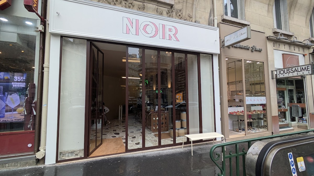 Noir – Avenue Mozart