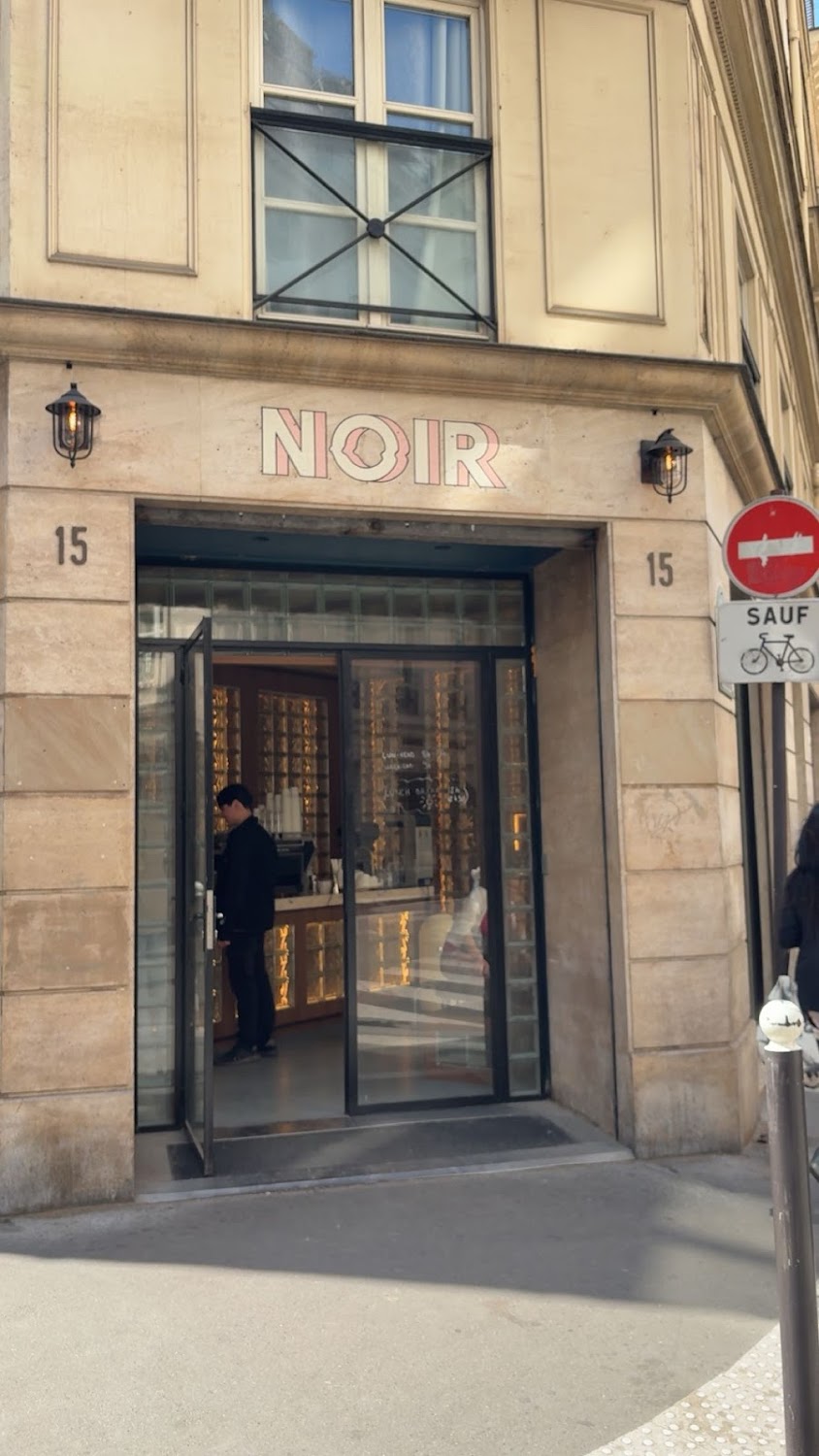 Noir – Rue Saint-Augustin